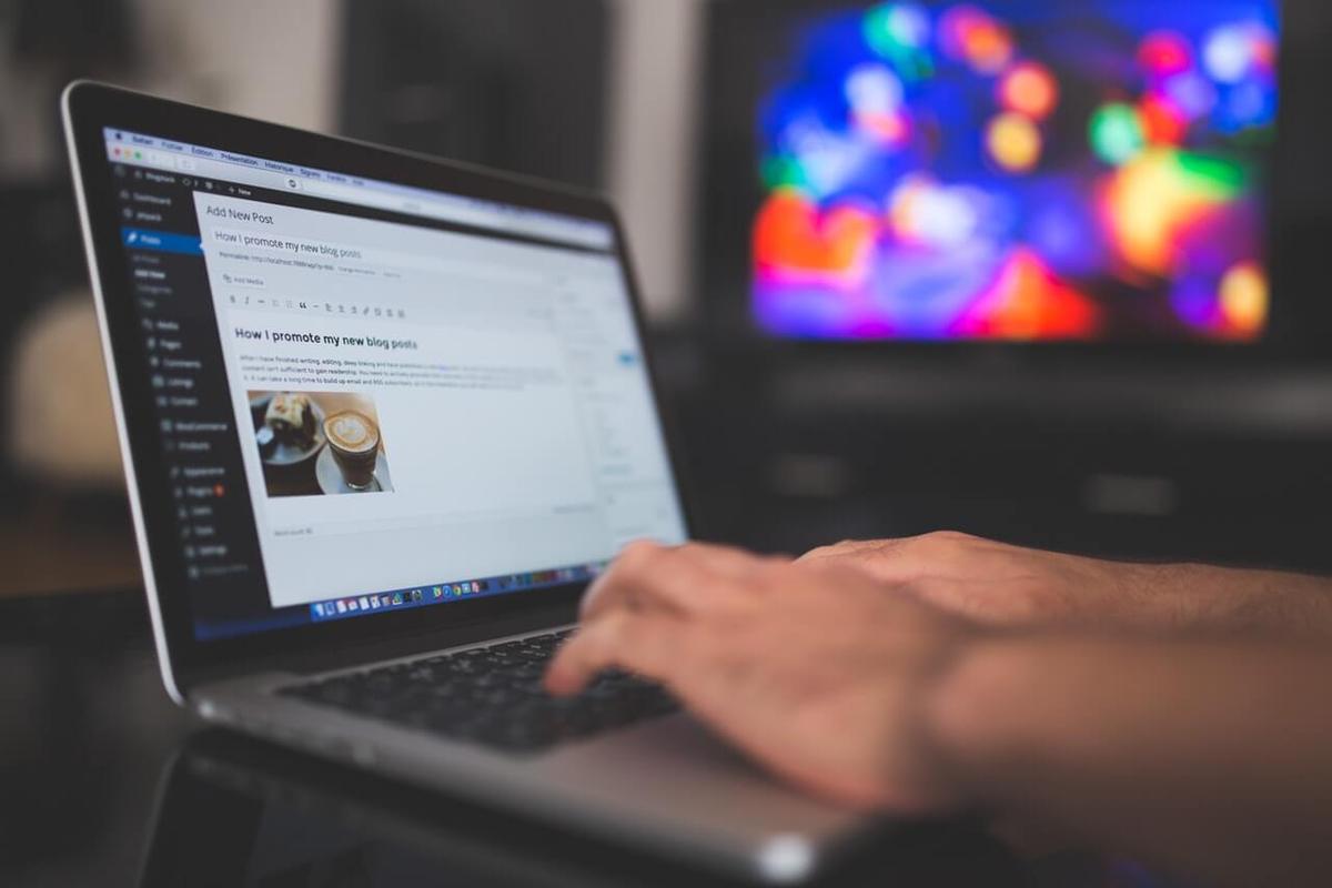 blogging - laptop