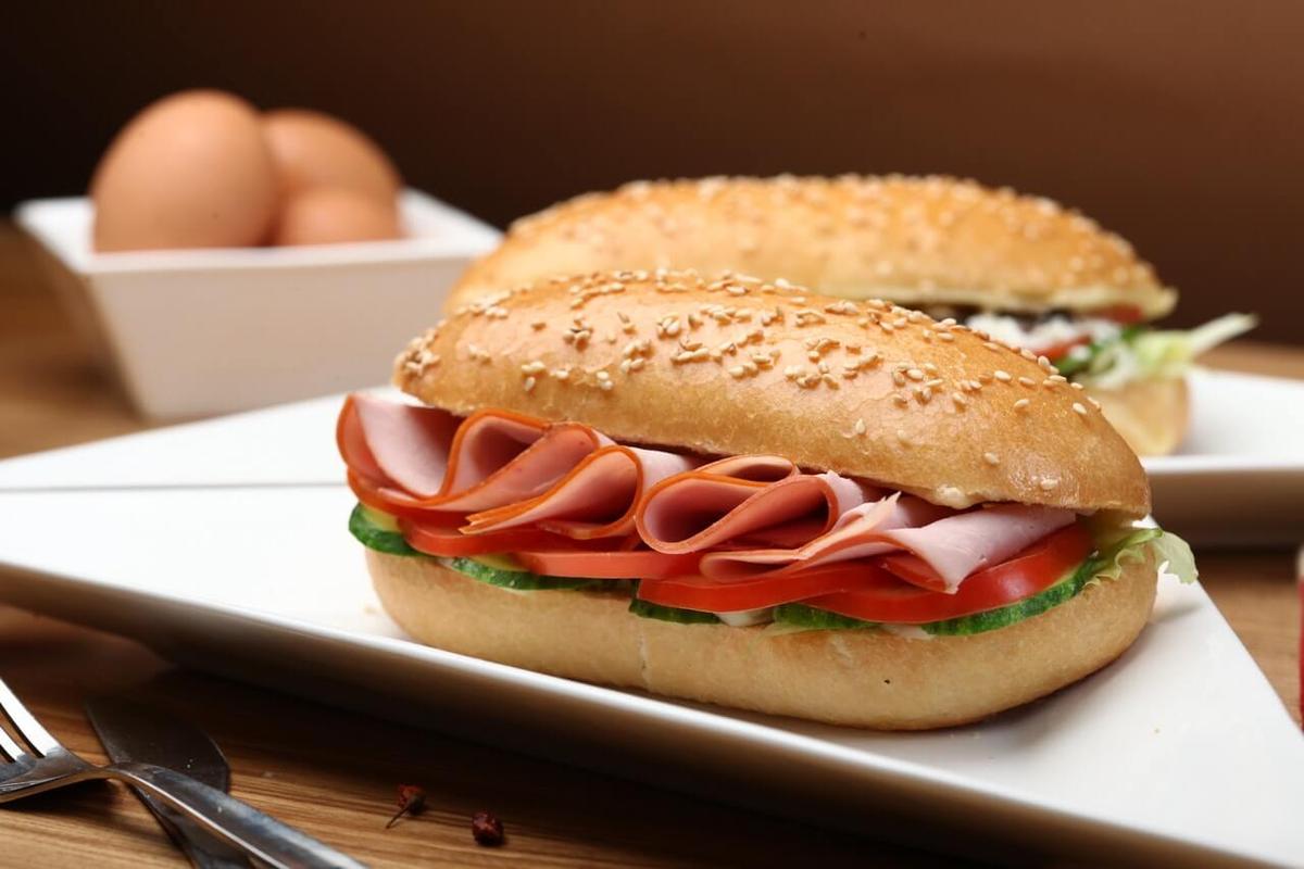 hotdog - menjual makanan ringan - peluang bisnis modal kecil untuk mahasiswa