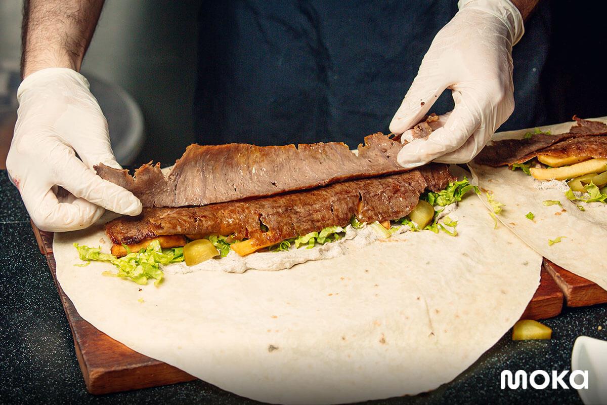 inspirasi foto makanan yang enak - membuat kebab