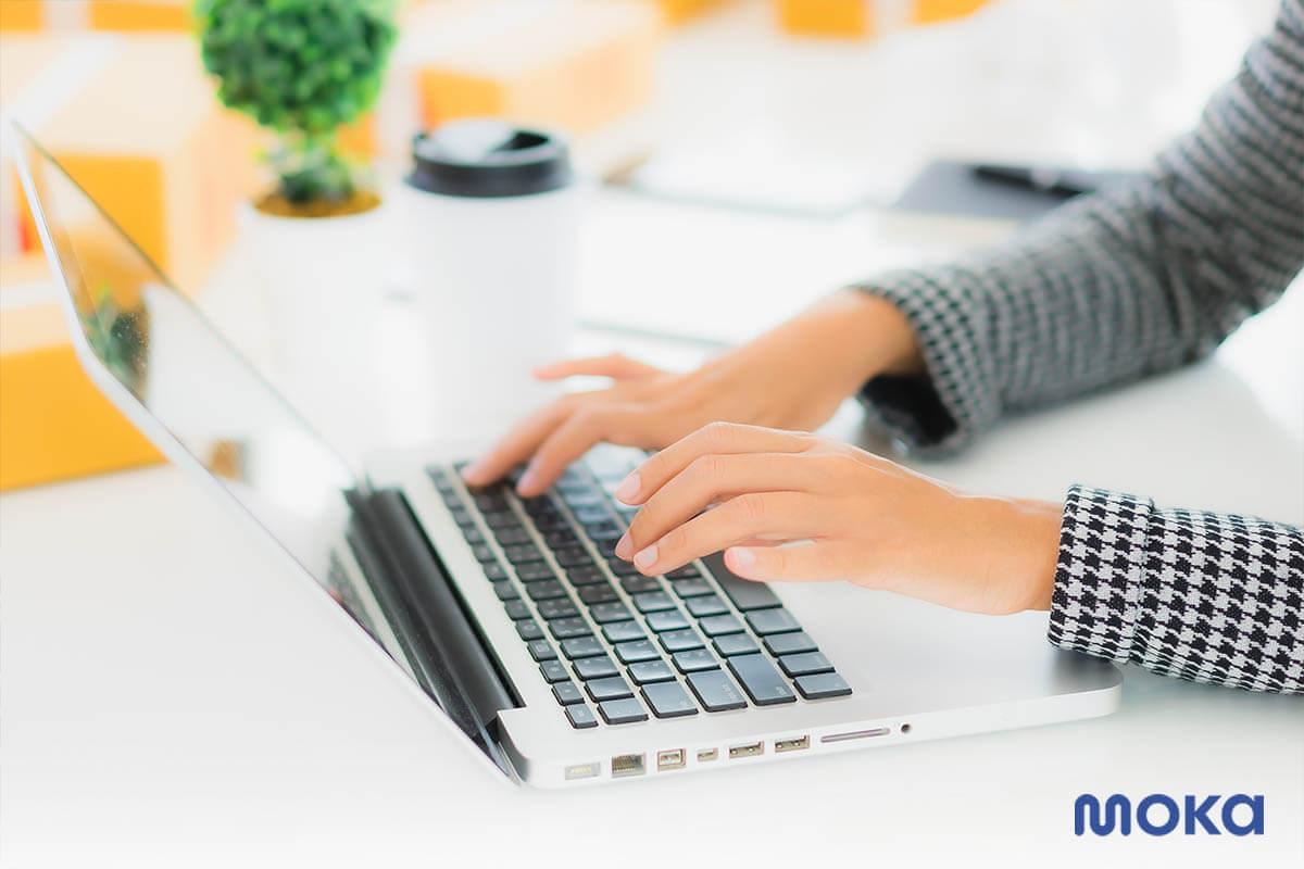 membuat toko online - laptop - microblog