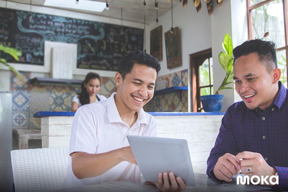menjalani bisnis bersama teman