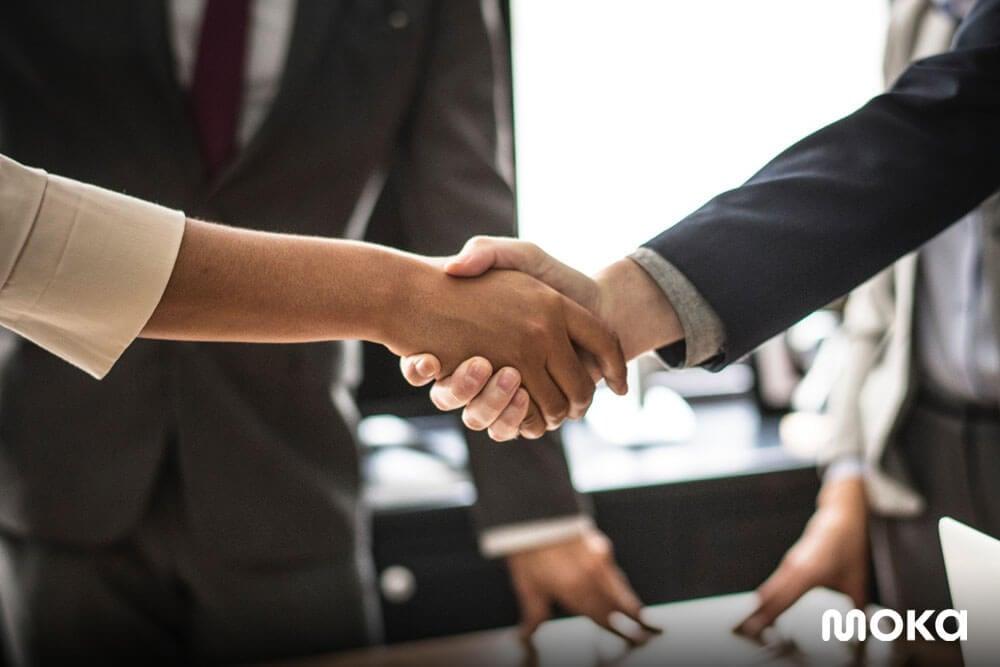 menjalin kerja sama dalam bisnis