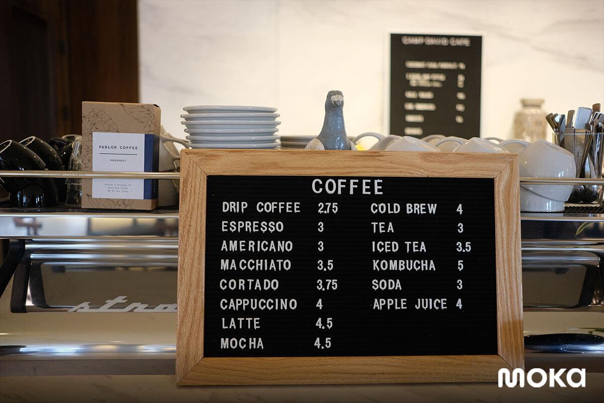 menu di kedai kopi atau restoran