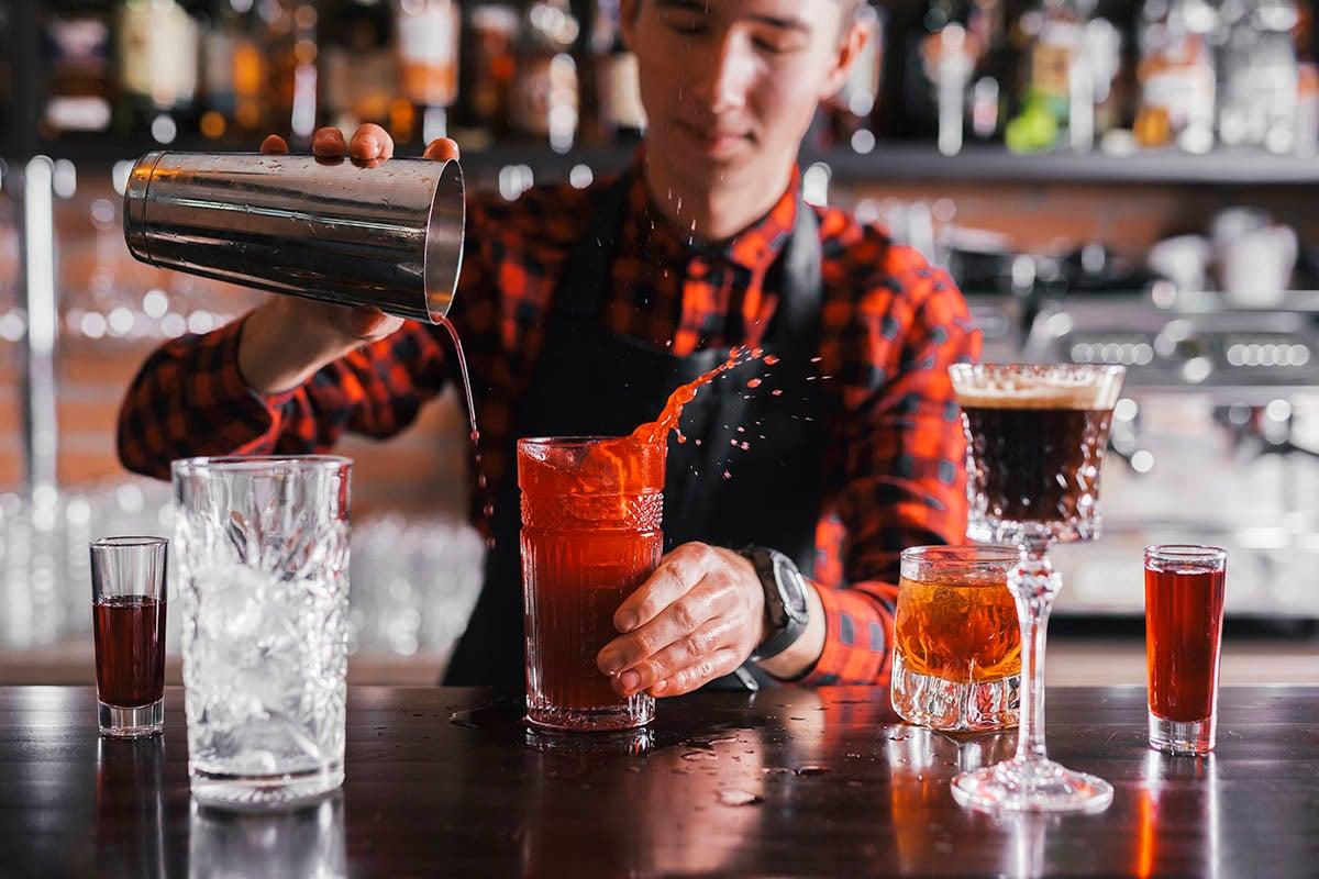 Ini Perbedaan Barista dan Bartender, Pemilik Kafe Pemula Wajib Paham