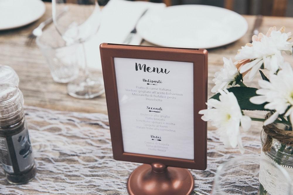 memilih warna menu yang pas pada desain menu makanan