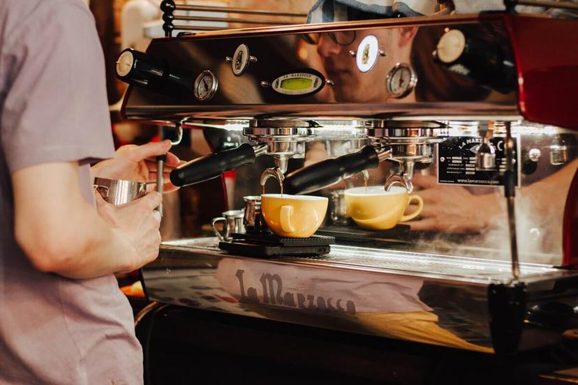 Tips Memanfaatkan Perkembangan E-Wallet untuk Bisnis Kedai Kopi