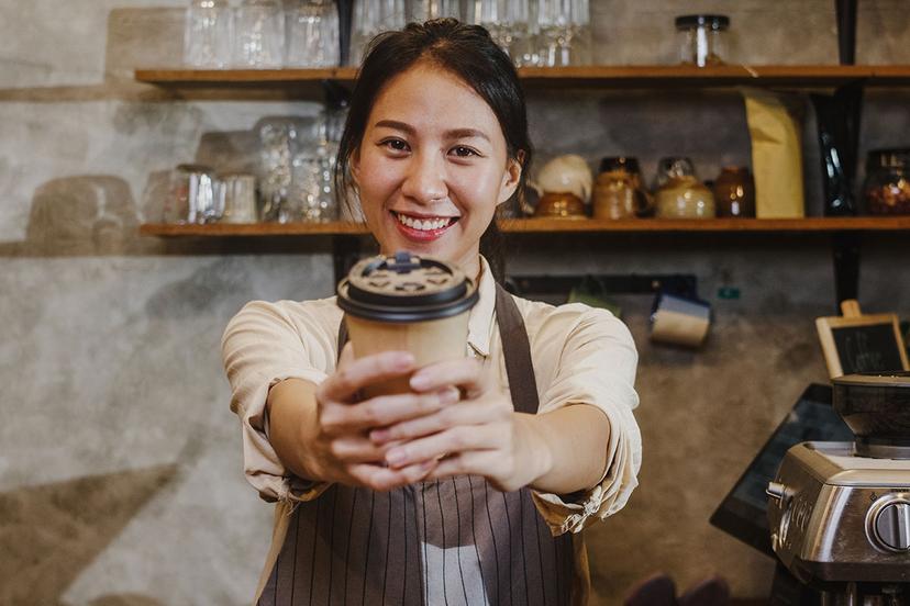 Ini Perbedaan Barista dan Bartender, Pemilik Kafe Pemula Wajib Paham!