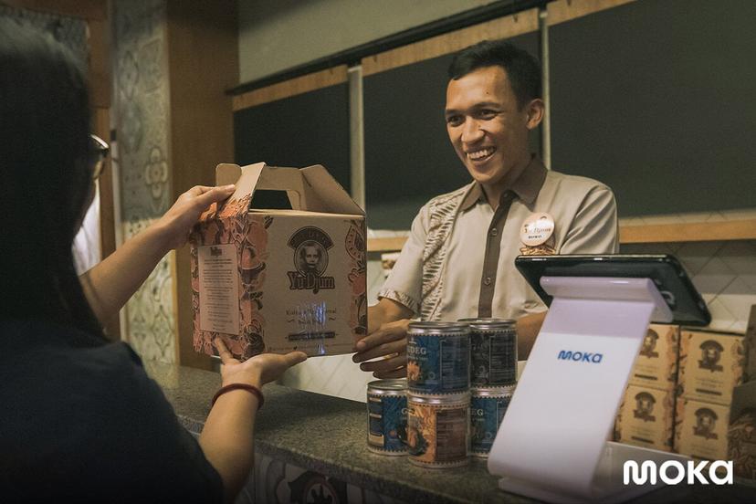 10 Tugas Kasir untuk Bisnis Anda, Apa Saja?