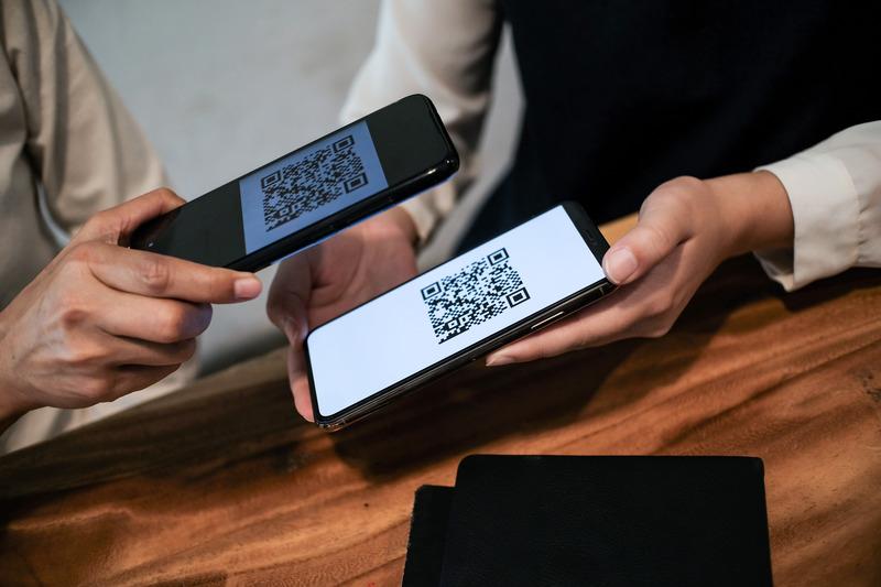 QRIS Adalah: Definisi, Manfaat, dan Cara Menggunakannya