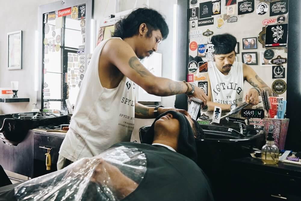 Doctor Barber Barbershop Gaul Langganan Pesepak Bola Makassar (1) - cari karyawan