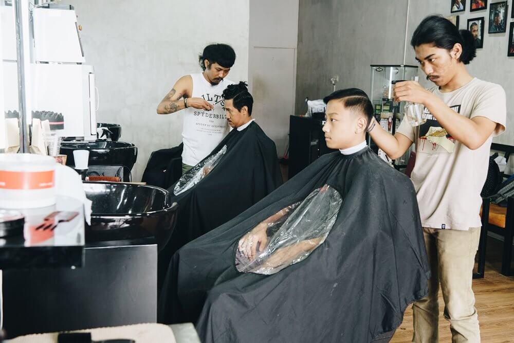 Doctor Barber Barbershop Gaul Langganan Pesepak Bola Makassar (4)