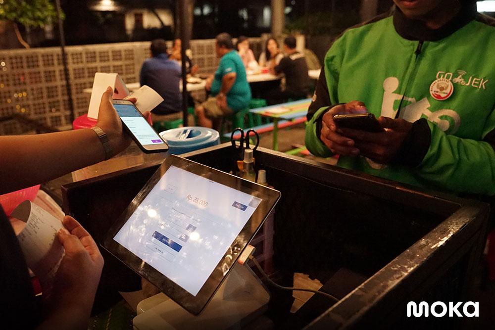 Nasi Goreng Simongol Bandung, Cara Memasak yang Unik Bikin Viral! (4)