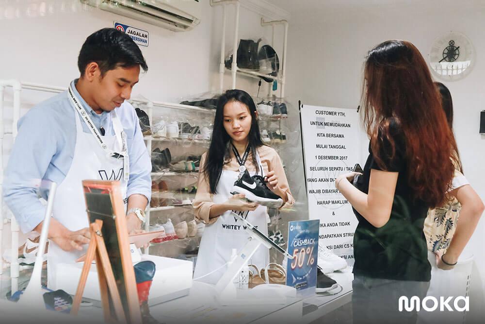 Whitey White Usaha Laundry Sepatu dengan Tenaga Profesional (3)