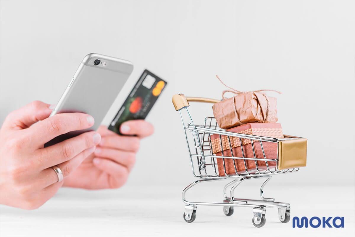 belanja online dengan kartu kredit atau mobile payment - jenis perilaku pembelian - e-commerce adalah