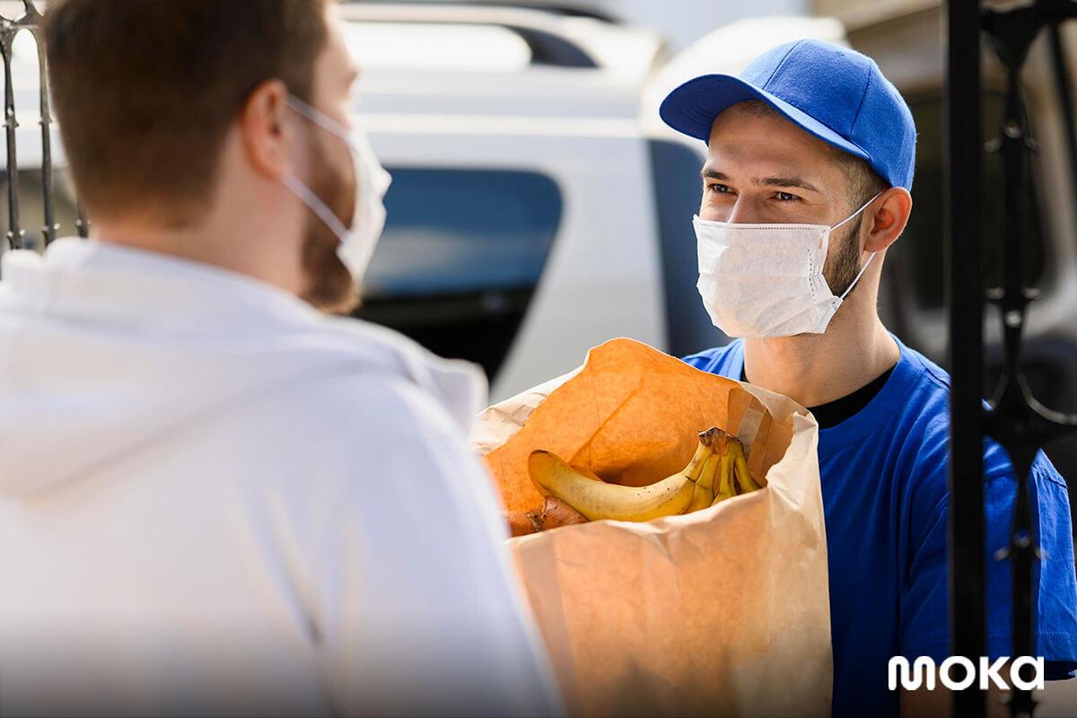 delivery - mengantar bahan makanan kepada pelanggan