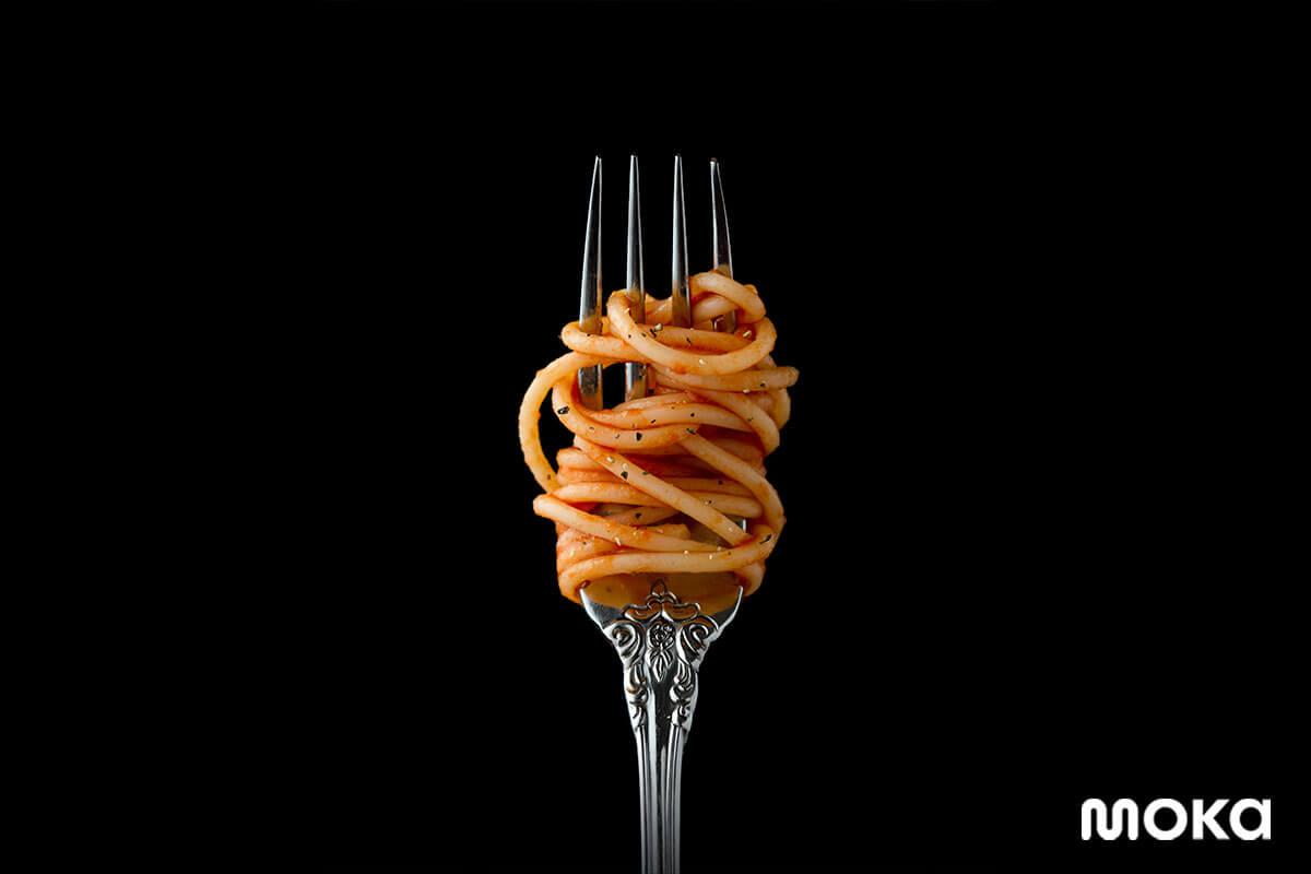 foto spaghetti pada garpu yang begitu estetik.