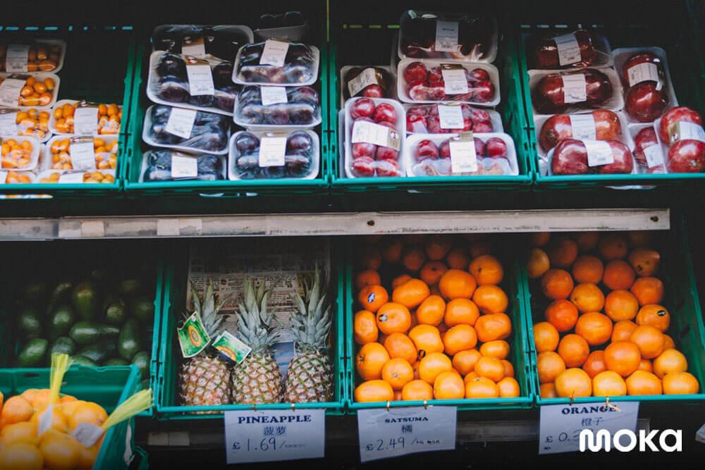 membeli buah-buahan di supermarket - supplier bahan baku