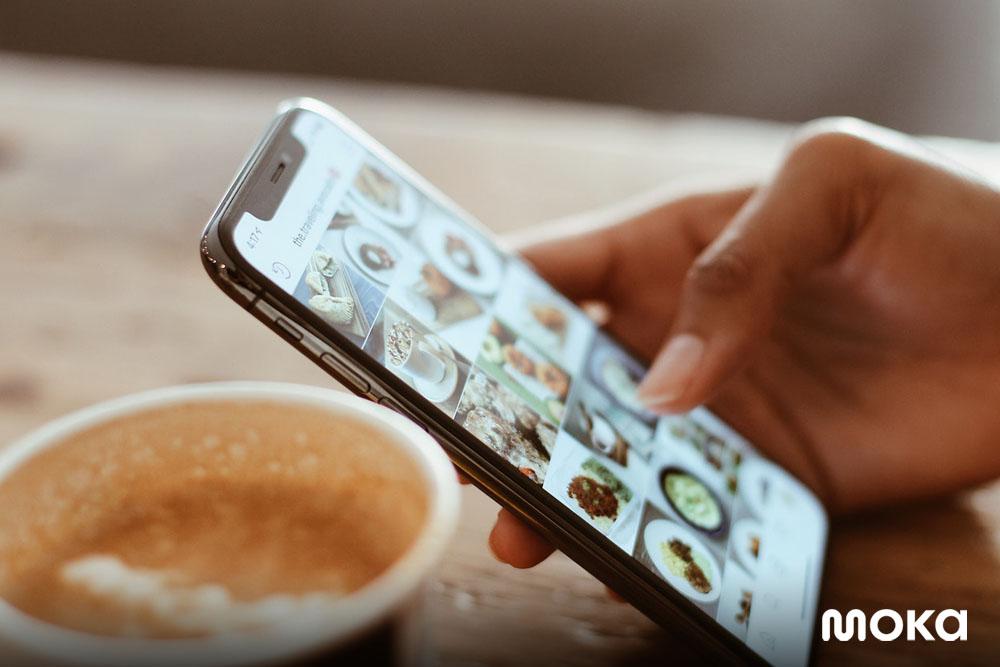 memfoto makanan dan minuman - endorsement - food blogger - Panduan Digital Marketing dan Social Media Ads - instagram ads, facebook ads - 10 Cara Menambah Followers Instagram Bisnis Anda