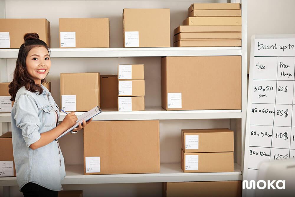 menegcek ketersediaan stok di gudang - manajemen persediaan