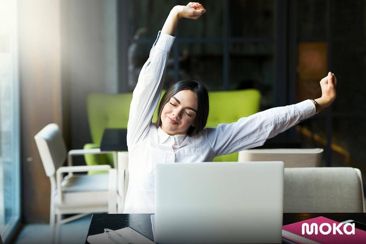 meningkatkan produktivitas saat work from home - bekerja dari rumah - stretching