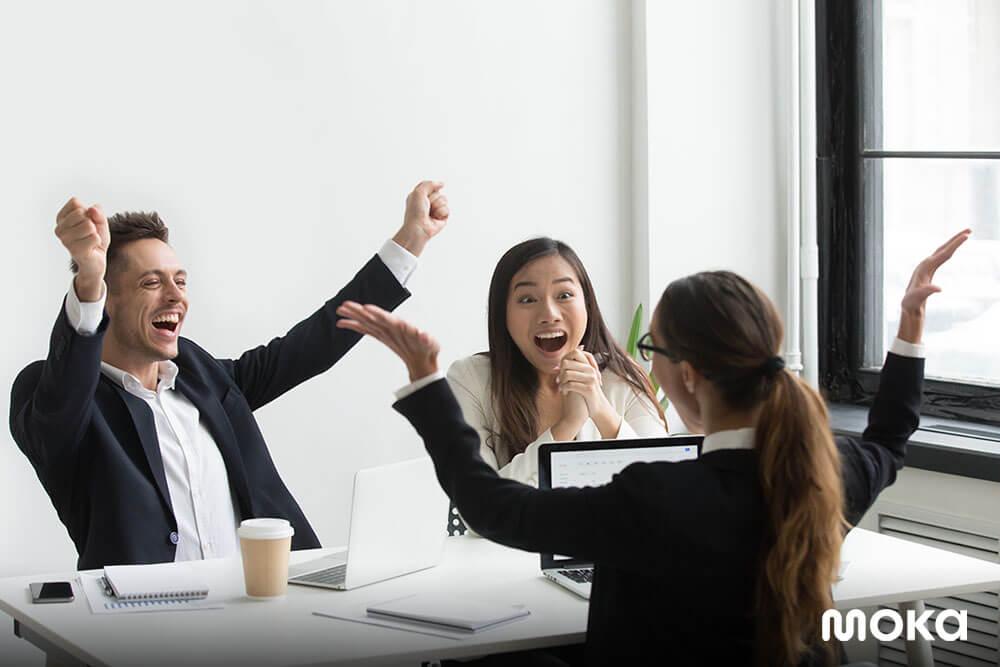 menjalani meeting di kantor - 5 Kesalahan dalam Merekrut Karyawan yang Sebaiknya Dihindari