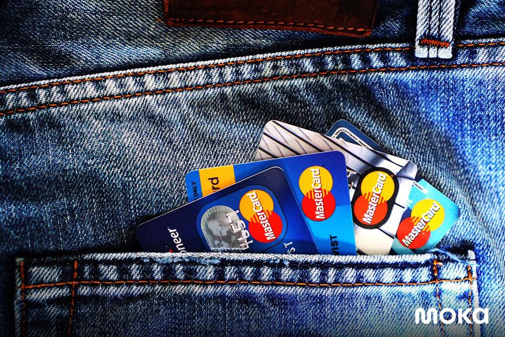 penggunaan kartu kredit - 8 Alasan Pengajuan Pinjaman Modal Usaha Ditolak