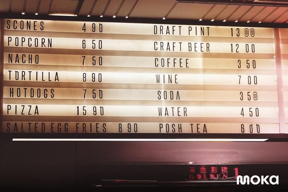 perlengkaan bisnis food truck berupa papan menu makanan minuman