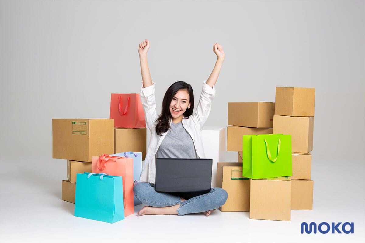seorang pengusaha yang sedang menjalankan bisnis rumahan (4)