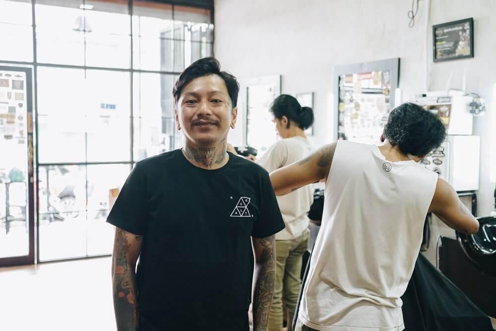 Doctor Barber: Barbershop Gaul Langganan Pesepak Bola Makassar