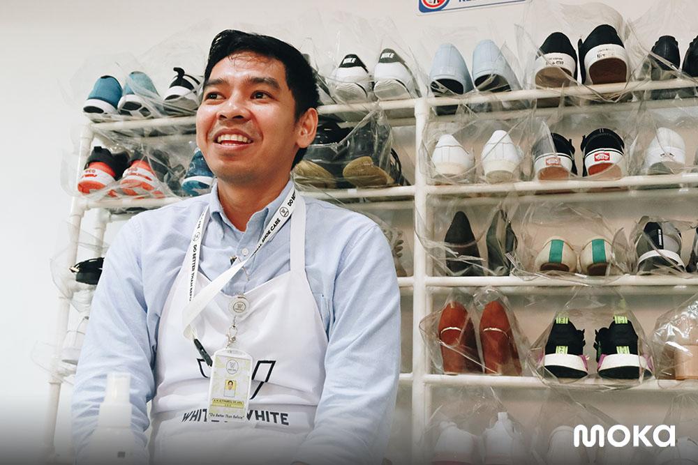 Whitey White Makassar: Usaha Laundry Sepatu dengan Tenaga Profesional