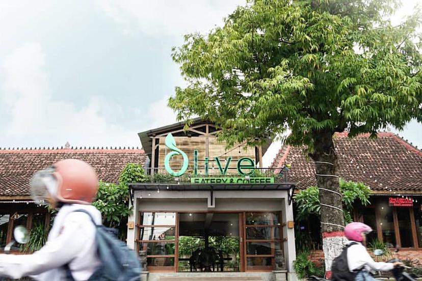 Olive Eatery & Coffee: Resto Western Recommended di Blora