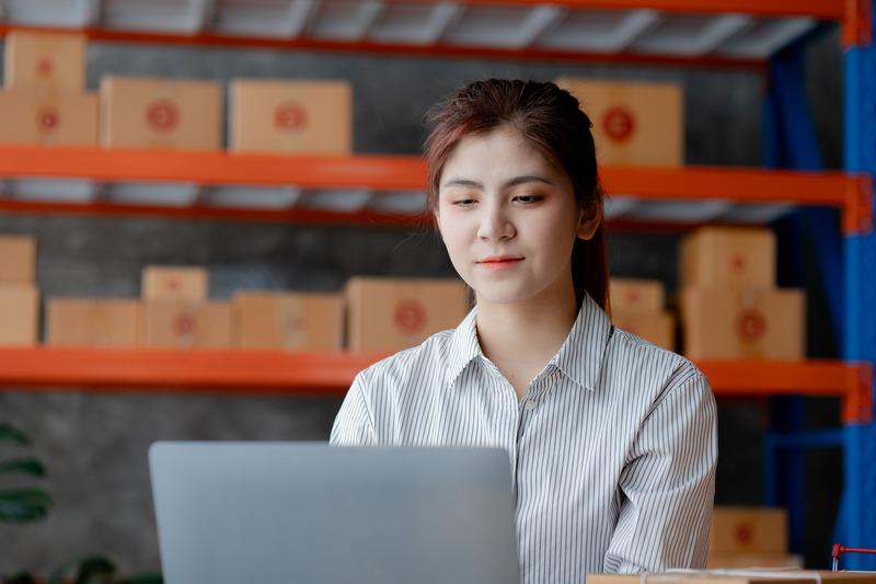 Apa Beda FIFO dengan LIFO dalam Manajemen Stok Produk? | Moka Blog